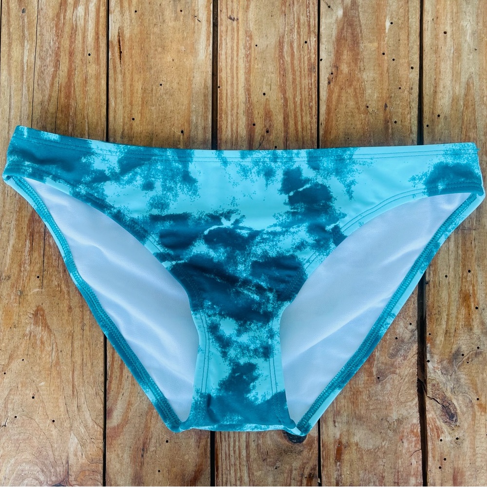 Salt + Cove NWOT Teal Tie Dye Swimsuit Bottom Medium Coverage. Medium.
